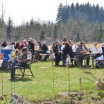 Bei schönstem Biergartenwetter ließen sich Krustenbraten, und/oder Kaffee und Kuchen genießen Bei schönstem Biergartenwetter ließen sich Krustenbraten, und/oder Kaffee und Kuchen genießen