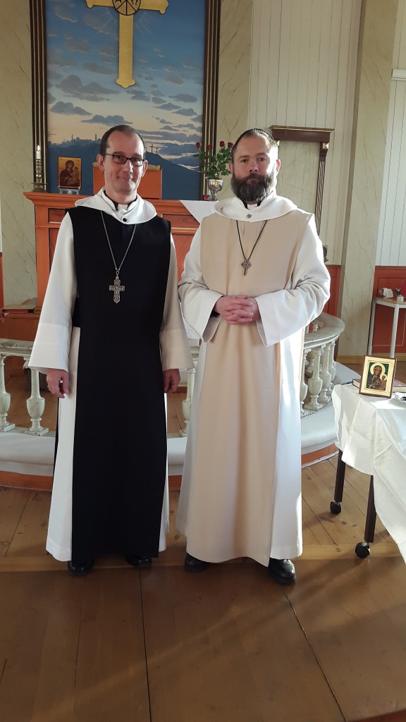 Abt Michael OPR mit P. Franciskus OPR, dem neuen Novizen